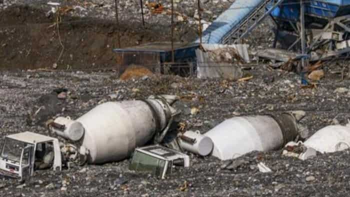  Landslide-hit Jammu-Srinagar NH remains closed, restoration work may take 6 daays  