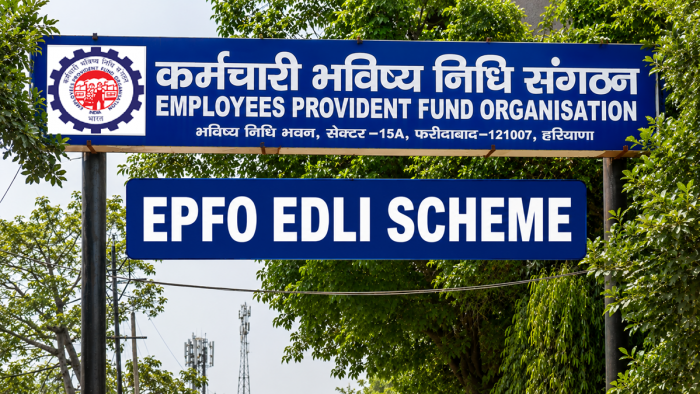 https://www.zeebiz.com/personal-finance/epfo/news-epfo-edli-scheme-explained-what-is-employees-deposit-linked-insurance-and-who-can-claim-it-396879