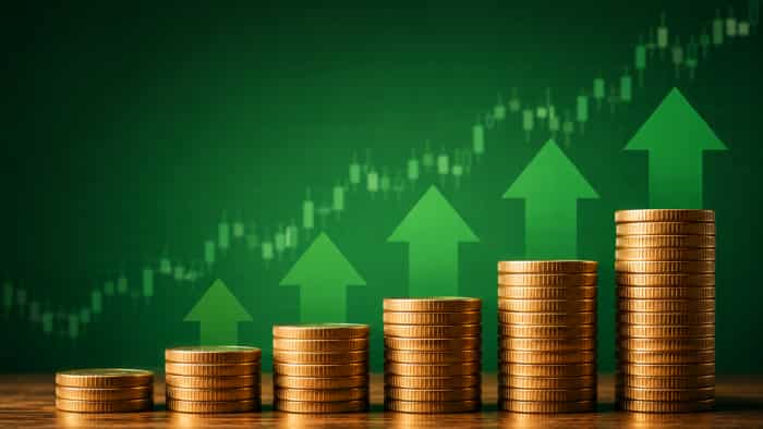  Rs 30,000 monthly SIP at 12%: Check estimated corpus after 10, 20 and 30 years and see how compounding builds Rs 10.48 crore 