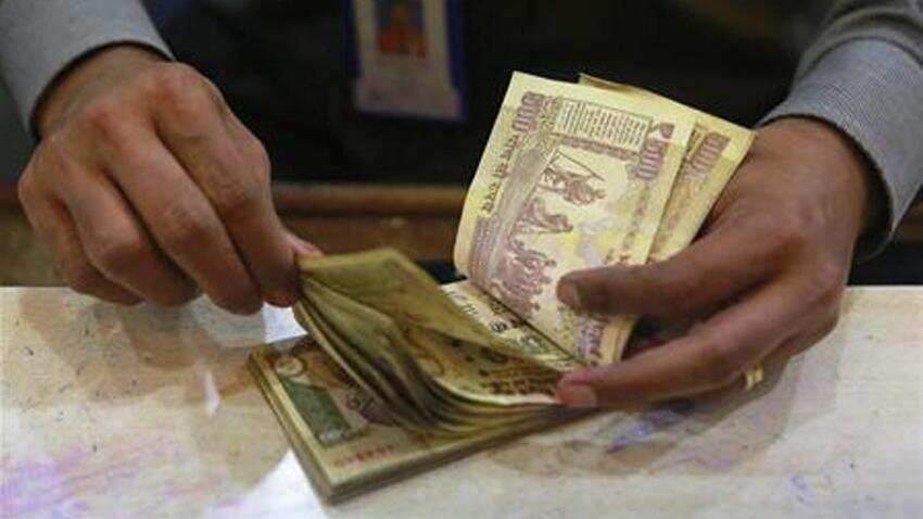 Rupee recovers by 7 paise against dollar in early trade 