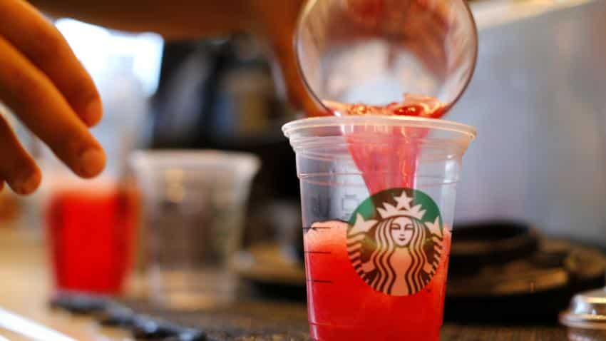 Chicago woman sues Starbucks for putting too much ice in drinks Chicago woman sues Starbucks for putting too much ice in drinks