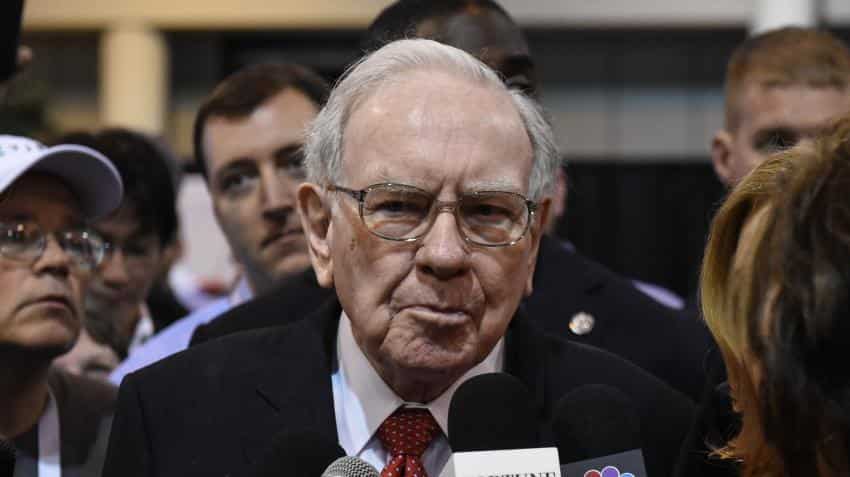 Warren Buffett buys stake in Apple