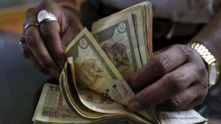 Rupee recovers by 5 paise against dollar in early trade Rupee recovers by 5 paise against dollar in early trade