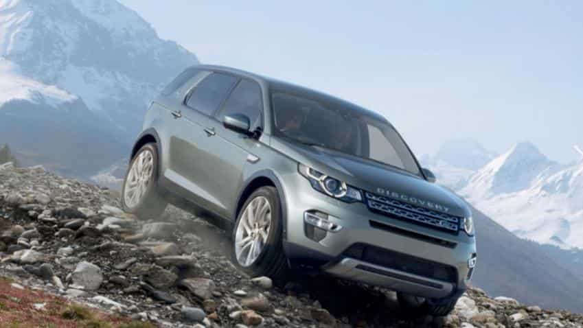 Watch: Land Rover Discovery Sport show its muscle power by towing a train Watch: Land Rover Discovery Sport show its muscle power by towing a train