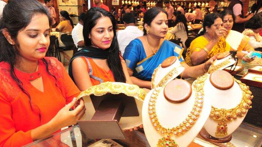 Govt extends time for jewellers to obtain excise registration by a month