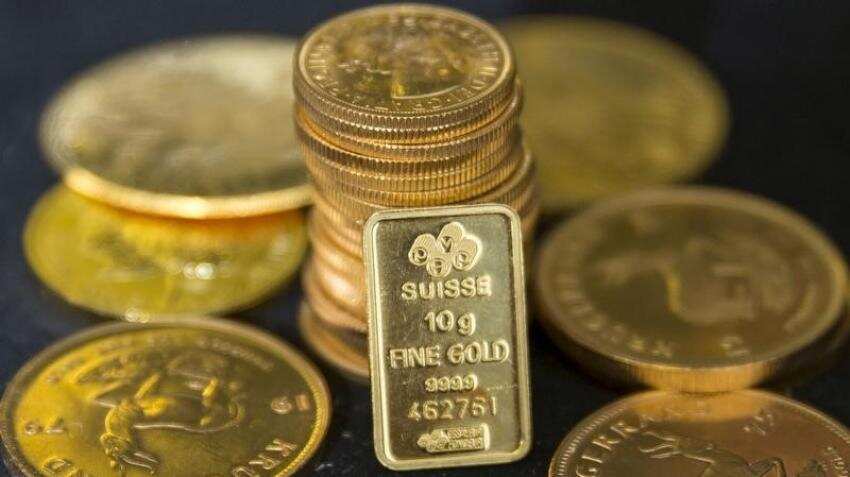 Gold edges lower for third day on uncertainty of US rate hike 