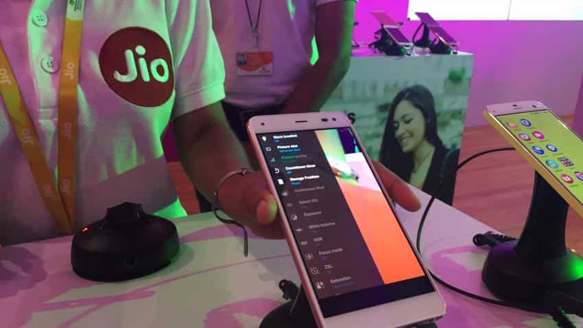 Launch of Reliance Jio to push 4G smartphone sales to 125 million by 2016-end