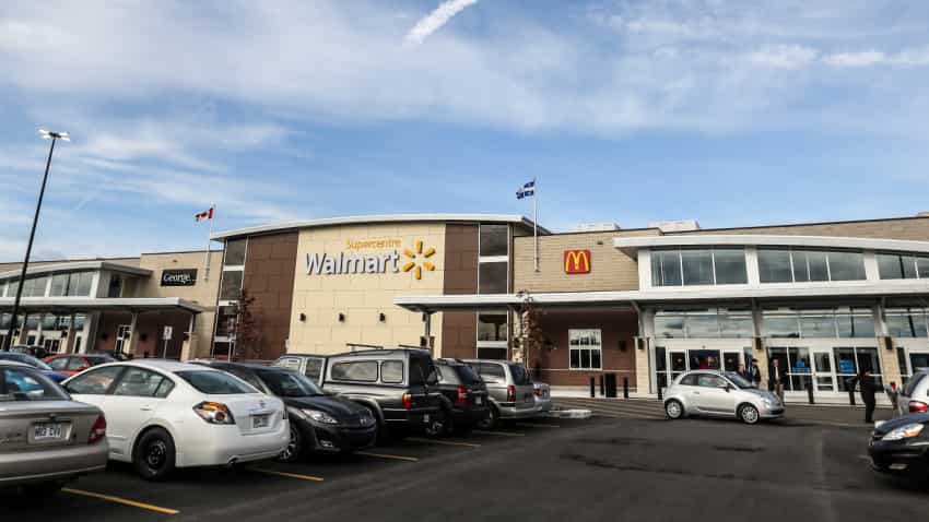 Walmart hourly associates earn more than $200 million in cash bonuses Walmart hourly associates earn more than $200 million in cash bonuses