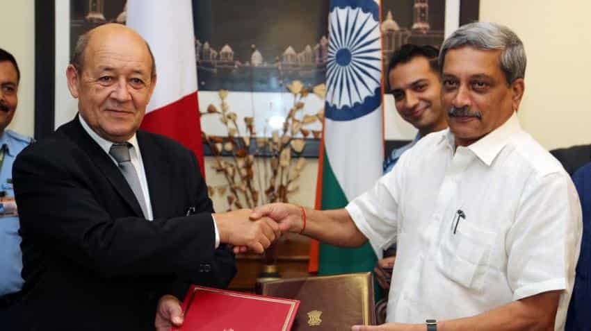 India signs deal with France to buy 36 Rafale fighter jets for $8.7 bn; to counter China, Pakistan squadrons India signs deal with France to buy 36 Rafale fighter jets for $8.7 bn; to counter China, Pakistan squadrons
