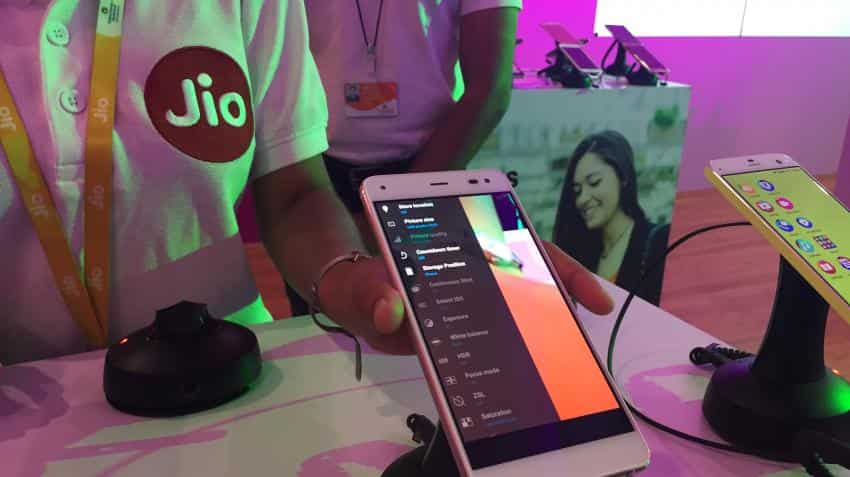 Reliance Jio breaks into top 10 days after commercial launch