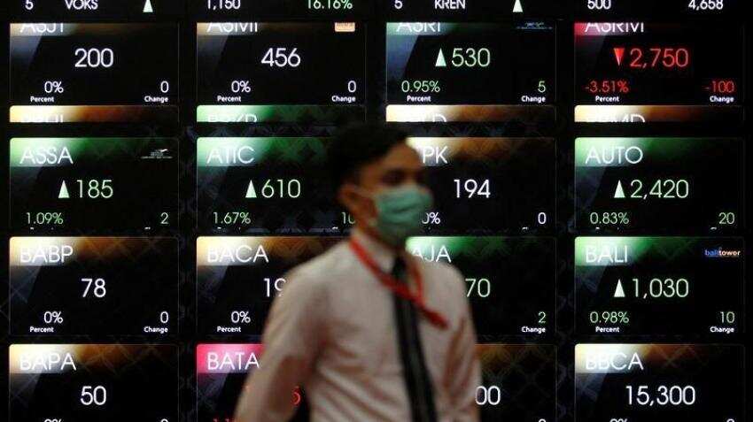 Asian shares mixed, oil jumps on output curb expectations