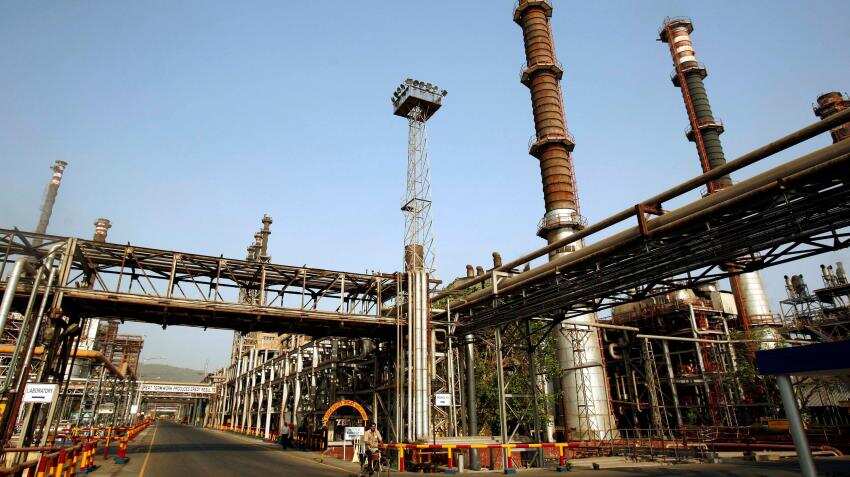 India's oil demand drops in September as prices rise to year's high India's oil demand drops in September as prices rise to year's high