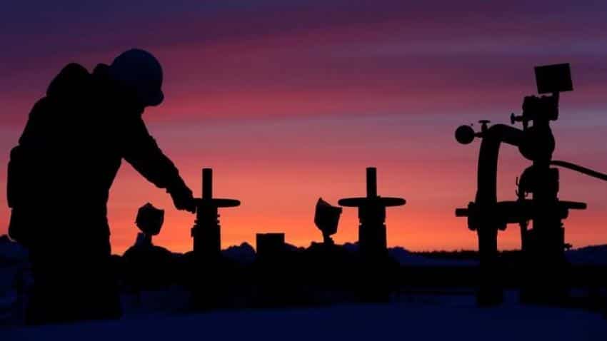 Oil rises on reported US crude inventory draw, expected OPEC cut