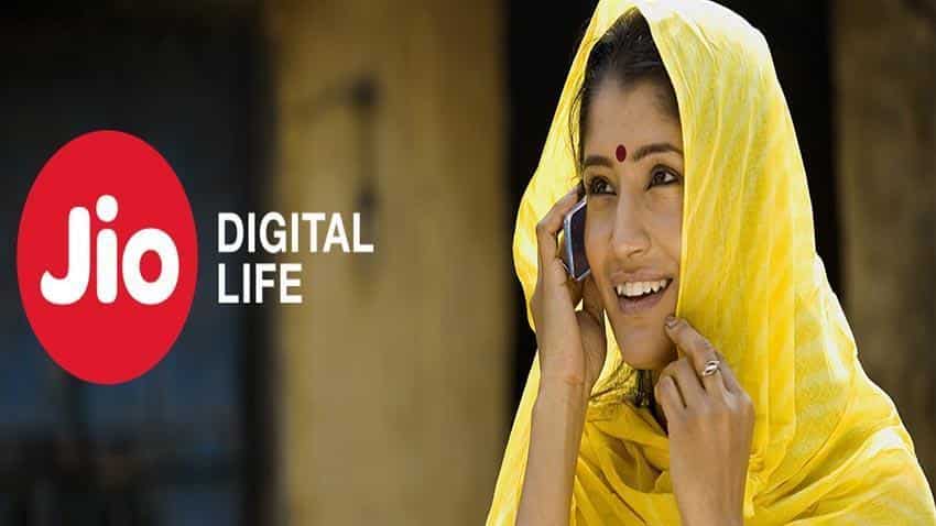 RJio unlikely to gain 2% revenue market share in 2017: Fitch RJio unlikely to gain 2% revenue market share in 2017: Fitch