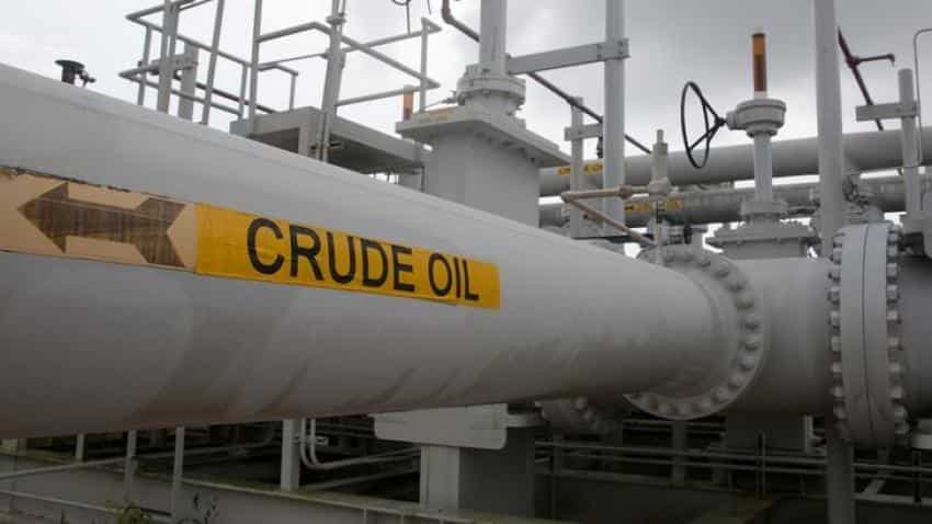 Oil falls as non-OPEC yet to pledge concrete output steps