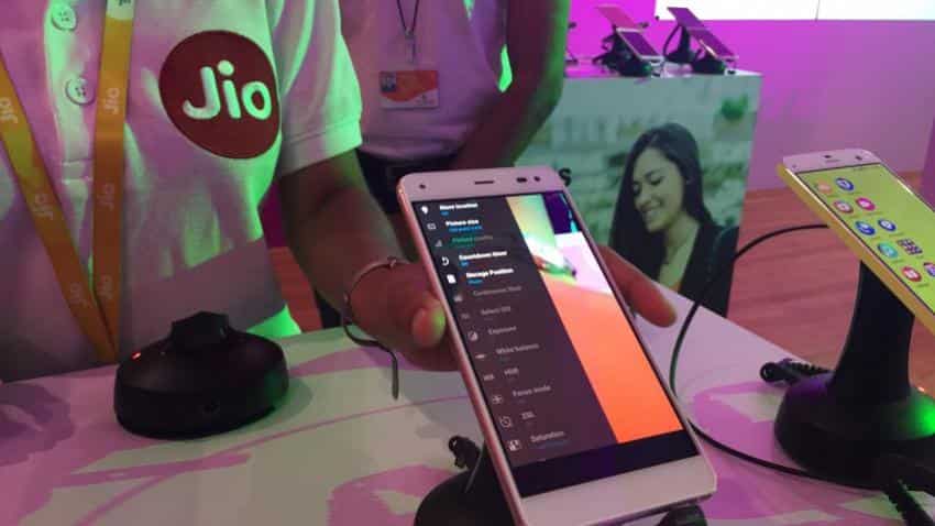 Reliance Jio to install 45,000 mobile towers in six months to boost 4G network