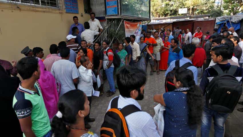 Huge queues gather outside banks to exchange old Rs 500, 1000 notes