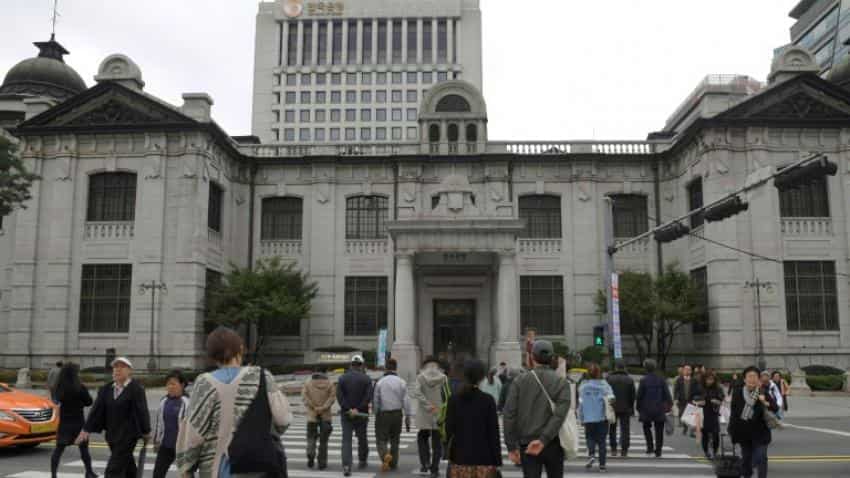 Scandal-hit South Korea keeps rate at record low Scandal-hit South Korea keeps rate at record low