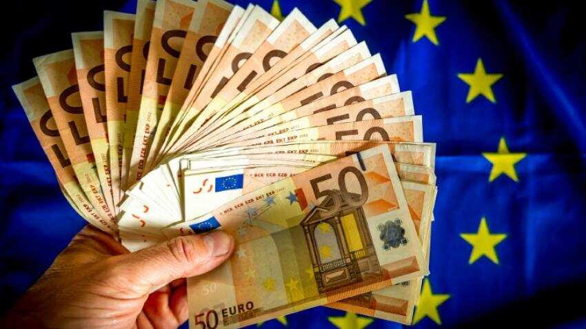 EU says Italy at risk of breaking budget rules EU says Italy at risk of breaking budget rules