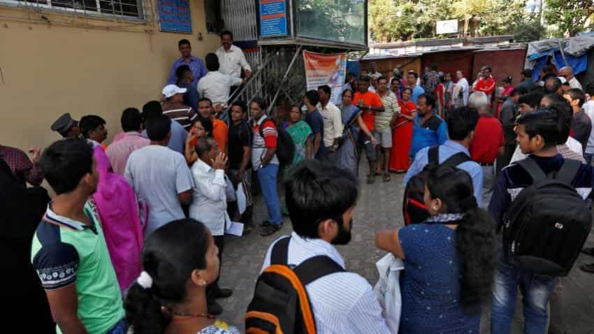 Banks still grapple with huge rush, most ATMs run dry Banks still grapple with huge rush, most ATMs run dry