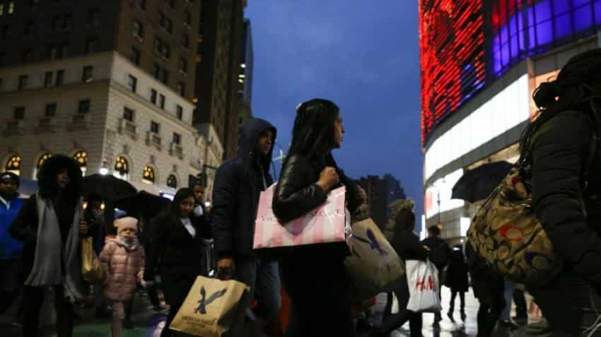 Mobile use drives US holiday shopping gains