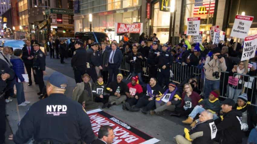 US fast-food workers lead day of protest for $15 per hour US fast-food workers lead day of protest for $15 per hour