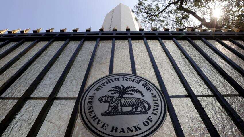 Bank stocks pare losses as RBI increase MSS limit