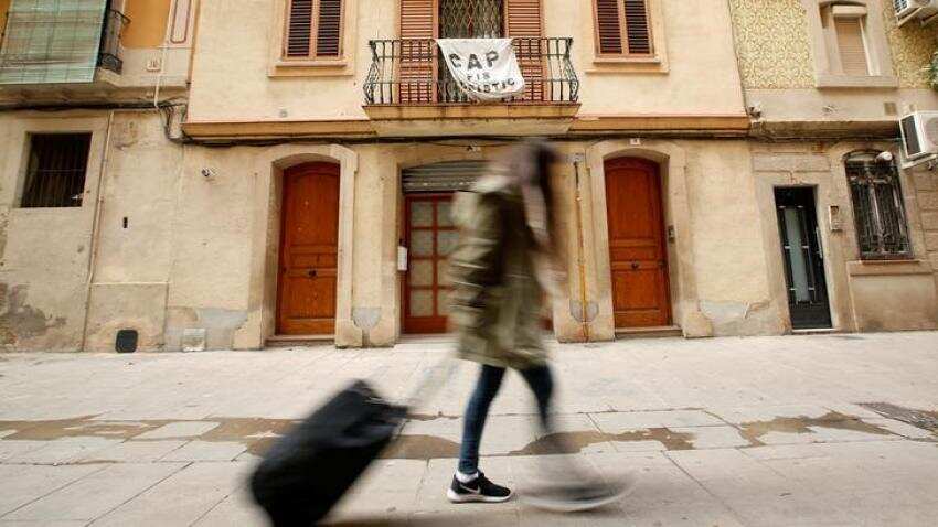 Airbnb backs off fight with governments, offers policy suggestions