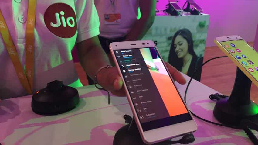 Nearly 75% of net wireless subscriptions in September were for RJio