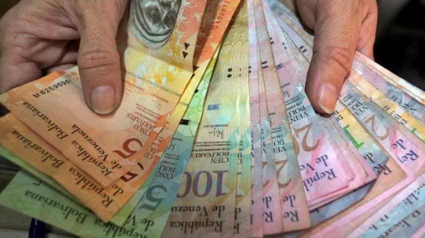 Venezuela's Maduro orders 100-unit banknotes out of circulation Venezuela's Maduro orders 100-unit banknotes out of circulation