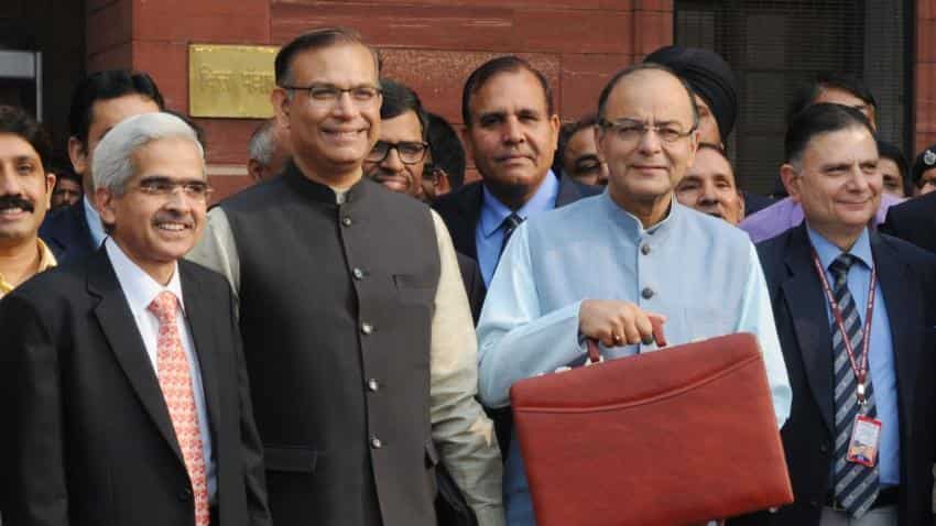 Economists pitch for &#039;out-of-box&#039; Budget to FM Arun Jaitley 