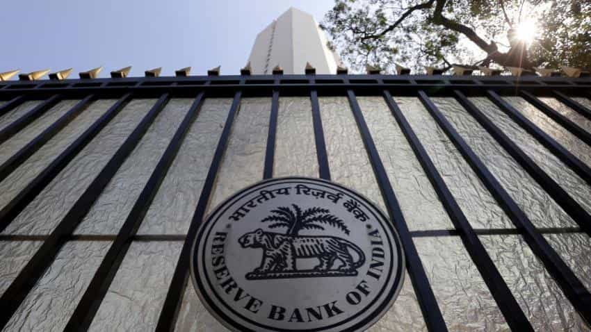 RBI's u-turn: Won't be questioned for depositing more than Rs 5000 RBI's u-turn: Won't be questioned for depositing more than Rs 5000