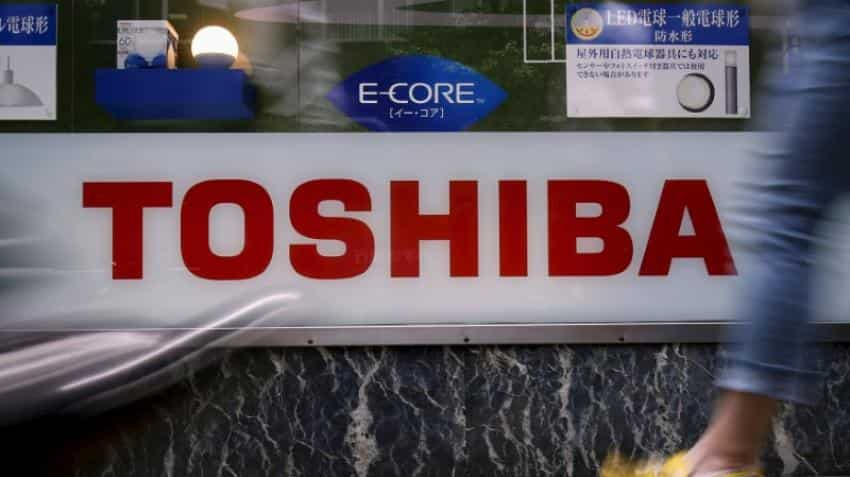 Writedown fears wipe $5 billion off Toshiba&#039;s value as it weighs options