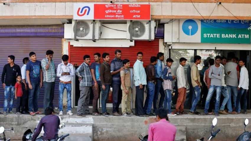 Indian Banks see long lines as rupee exchange deadline passes