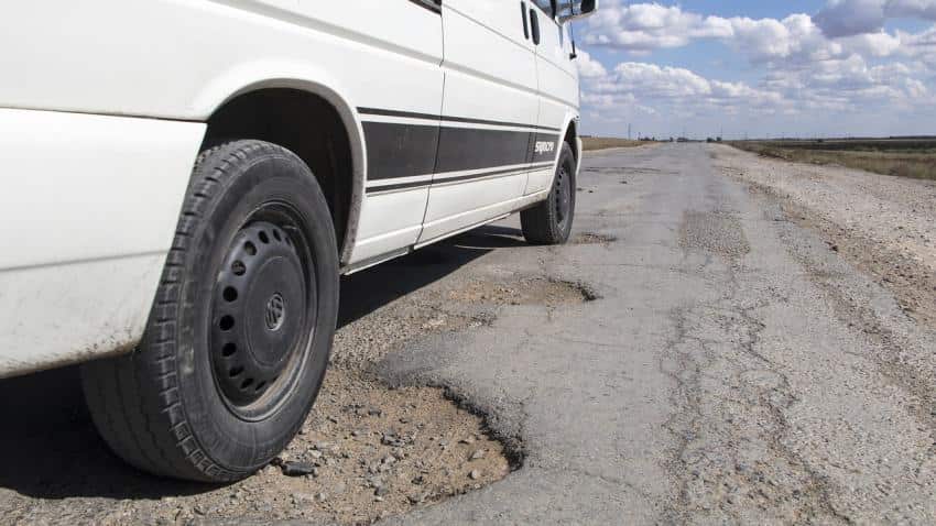 A road full of potholes for carmakers in 2017 A road full of potholes for carmakers in 2017