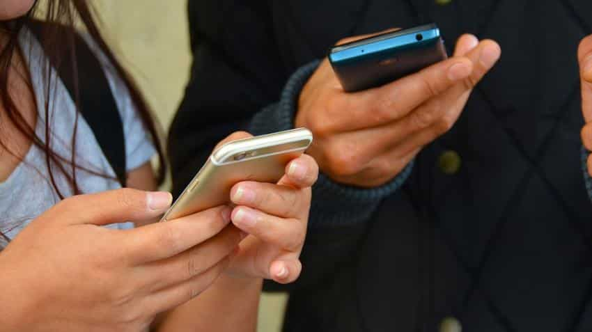 Smartphone sales fall 30% in top 50 Indian cities in November: IDC