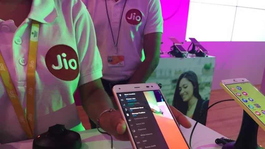 Reliance Jio asks TRAI to impose penalty on Airtel for &quot;misleading&quot; ads