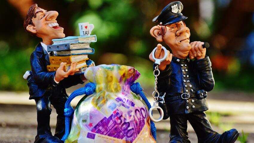 Income Tax dept releases list of defaulters owing Rs 448 crore Income Tax dept releases list of defaulters owing Rs 448 crore