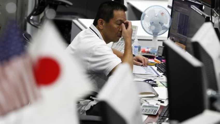 Asia stocks weaker, dollar slips as Fed continues to weigh