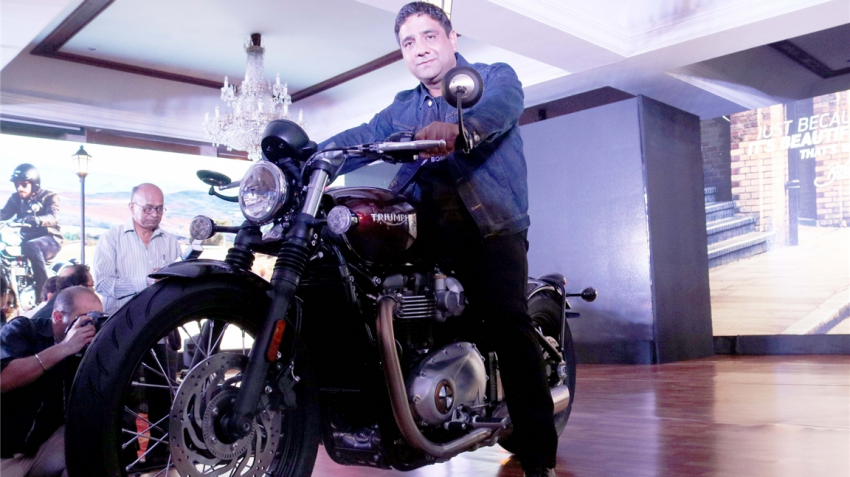 Triumph launches Bonneville Bobber in India at Rs 9.09 lakh Triumph launches Bonneville Bobber in India at Rs 9.09 lakh