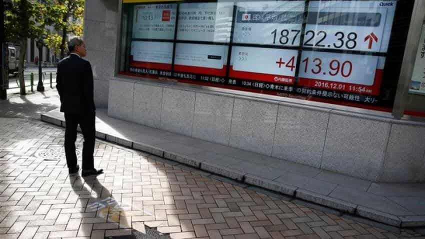 Dollar extends gains after strong US data, Asia stocks subdued