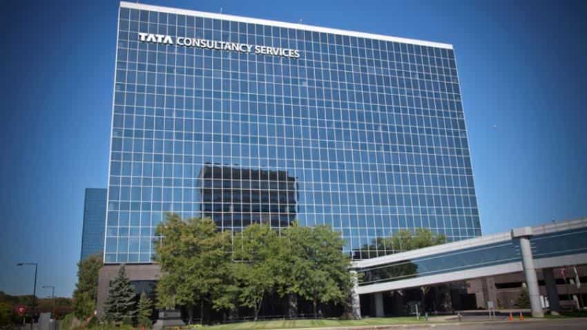 Tata Consultancy Services net profit drops by 2.5% in Q4FY17