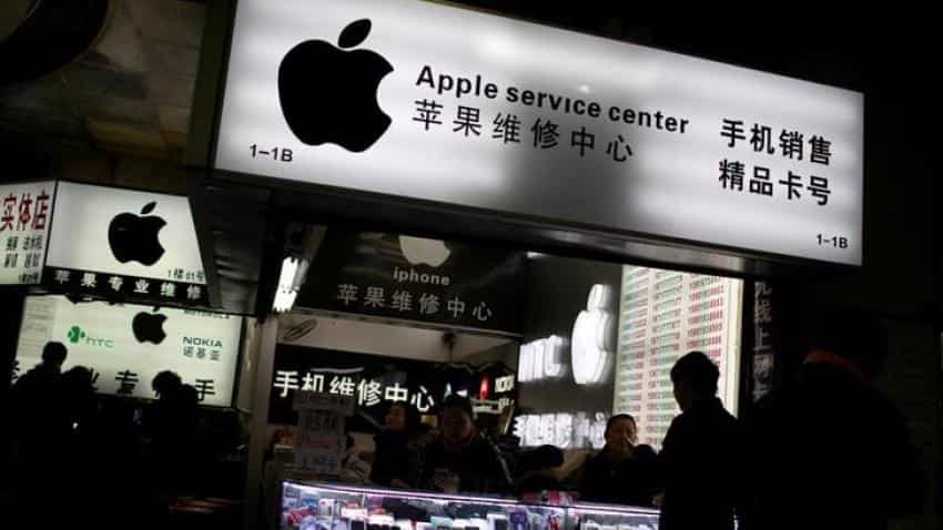 Apple&#039;s disappointing results drags Wall Street lower