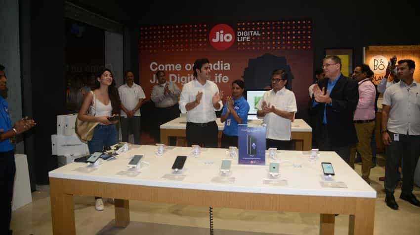 Reliance Jio announces unlimited services for Rs 399 for 3 months