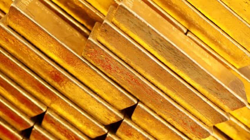 Gold edges up ahead of Yellen testimony; Fed officials cautious on rate hike