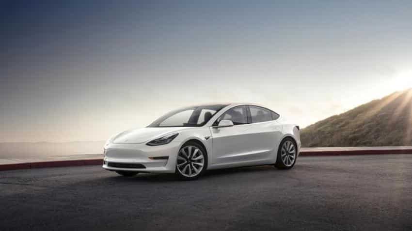 Tesla&#039;s Musk hands over first Model 3 electric cars to early buyers