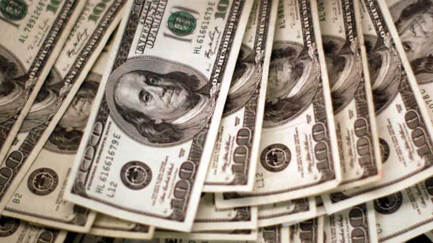 US dollar rises amid economic data