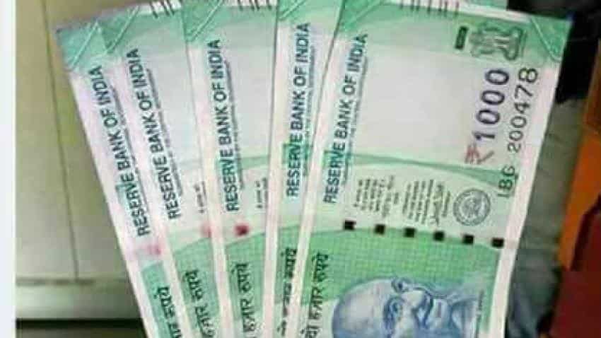 Beware! These pictures of fake Rs 1000 notes, coins are doing rounds on WhatsApp
