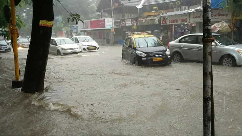 Airlines begin cancelling flights as Mumbai downpour worsens