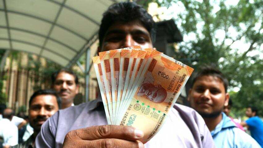 7th Pay Commission: Central govt employees likely to get hike in minimum pay to Rs 21,000 7th Pay Commission: Central govt employees likely to get hike in minimum pay to Rs 21,000